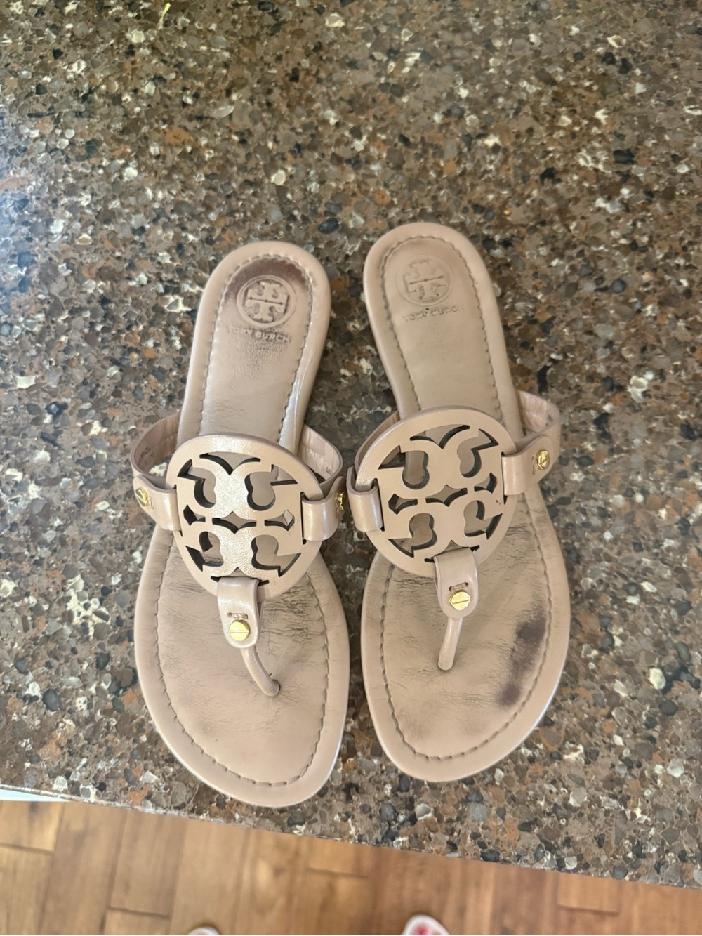 Tory Burch Nude Logo Cutout Thong Sandals - Picture 3 of 3